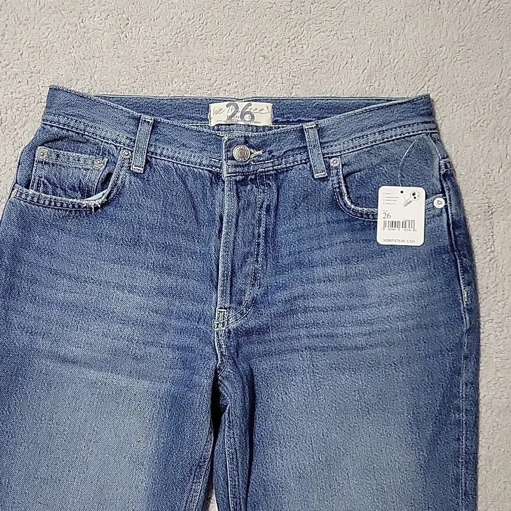 NWT- FREE PEOPLE -Stylish Blue Frayed Hem Cropped Jeans. Sz 26 - Picture 5 of 10